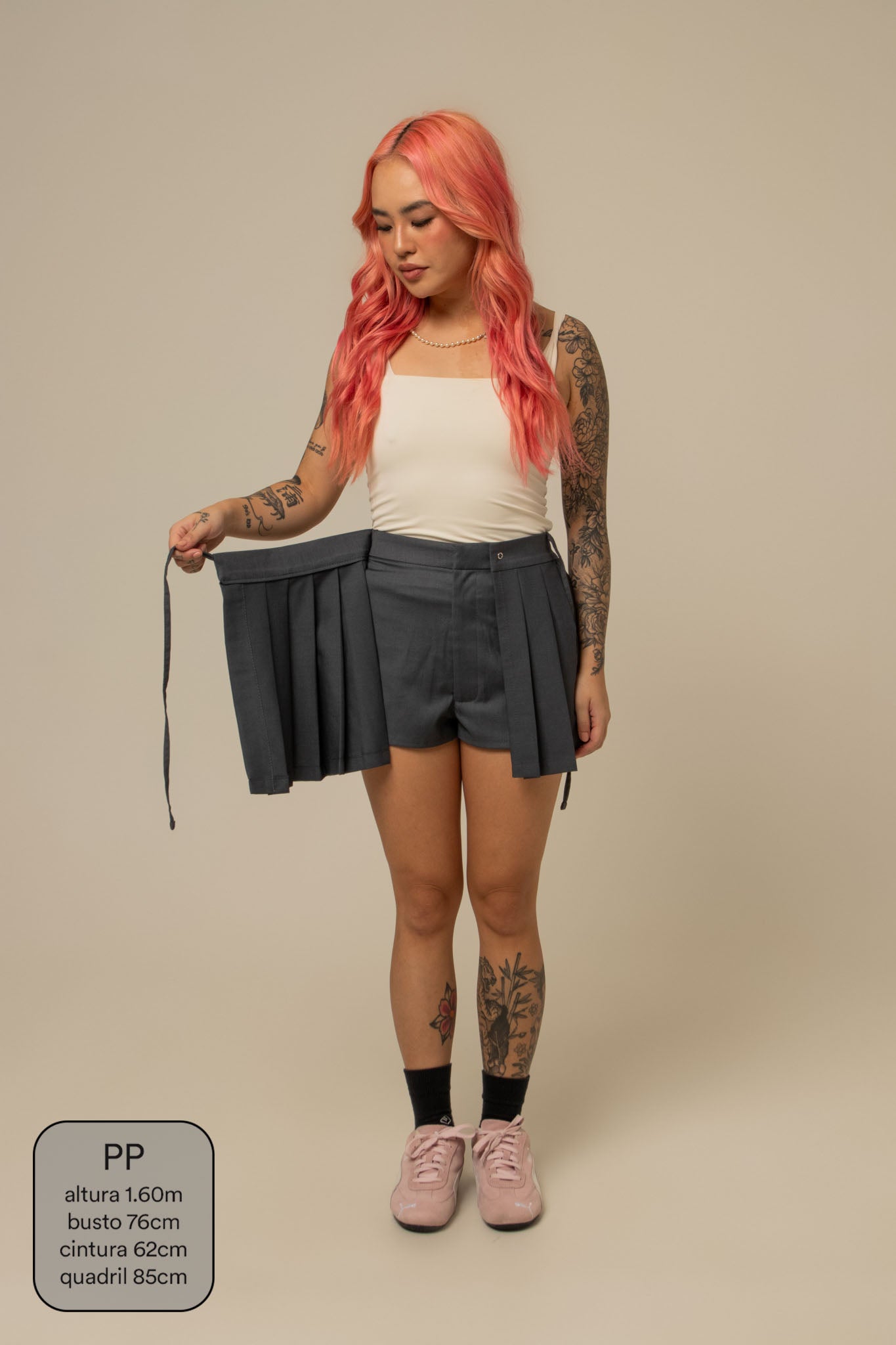 mini saia shorts plissada chefa