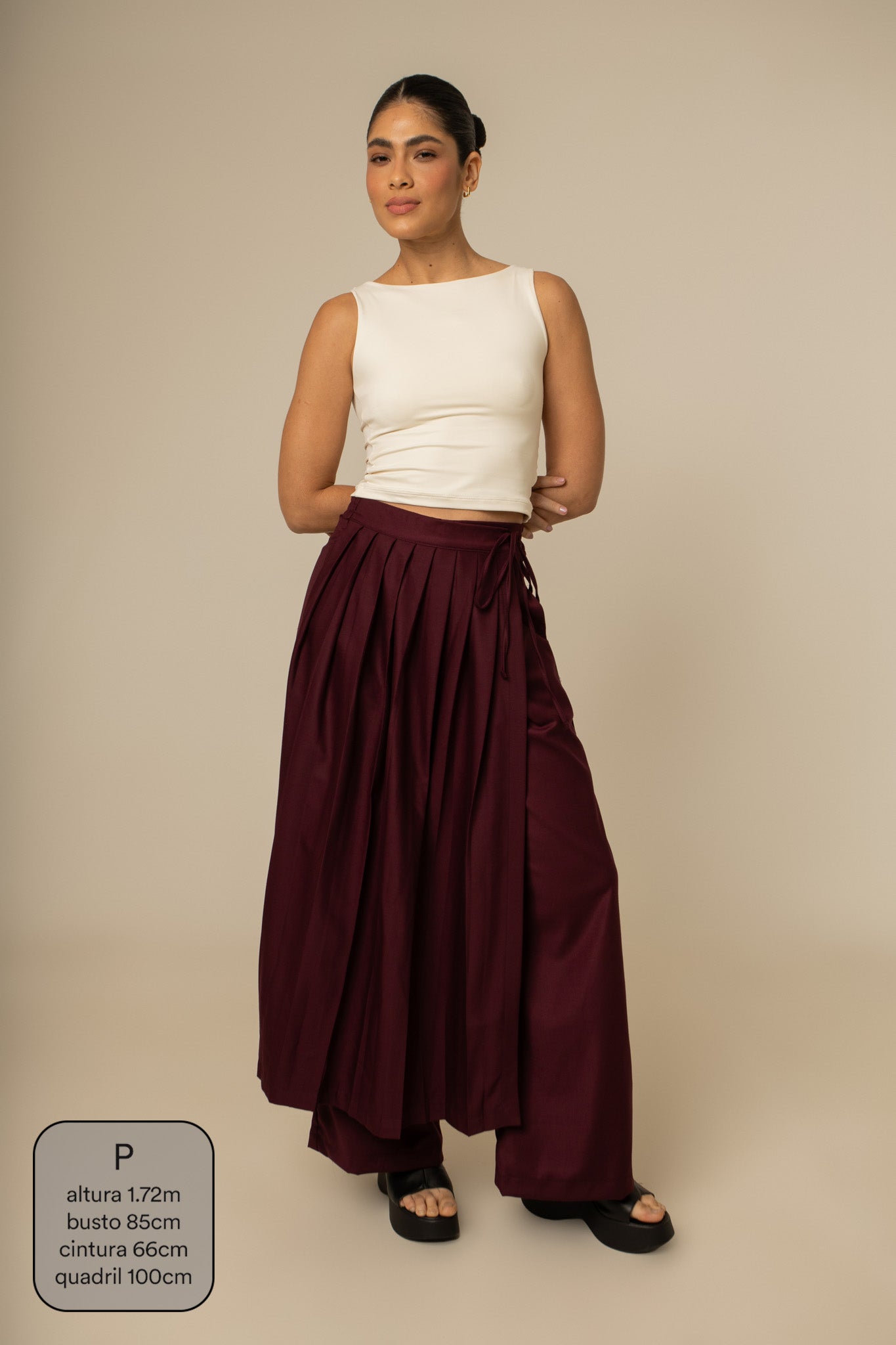 calça saia plissada collab frida & lela