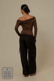 calça de alfaiataria com cinto regulável