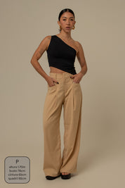 calça de alfaiataria com cinto regulável