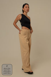 calça de alfaiataria com cinto regulável