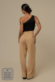 calça de alfaiataria com cinto regulável