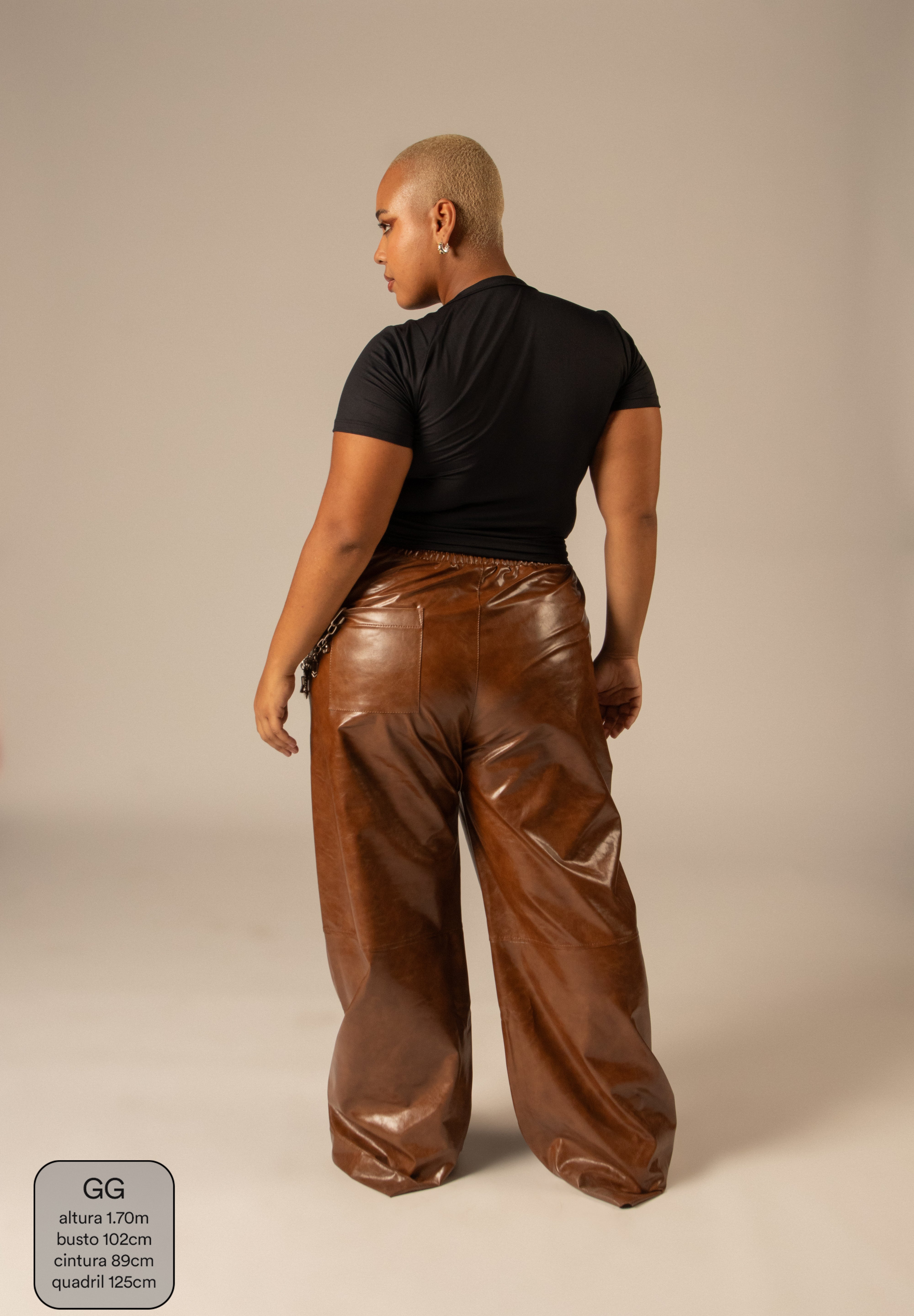 calça de couro falso brava