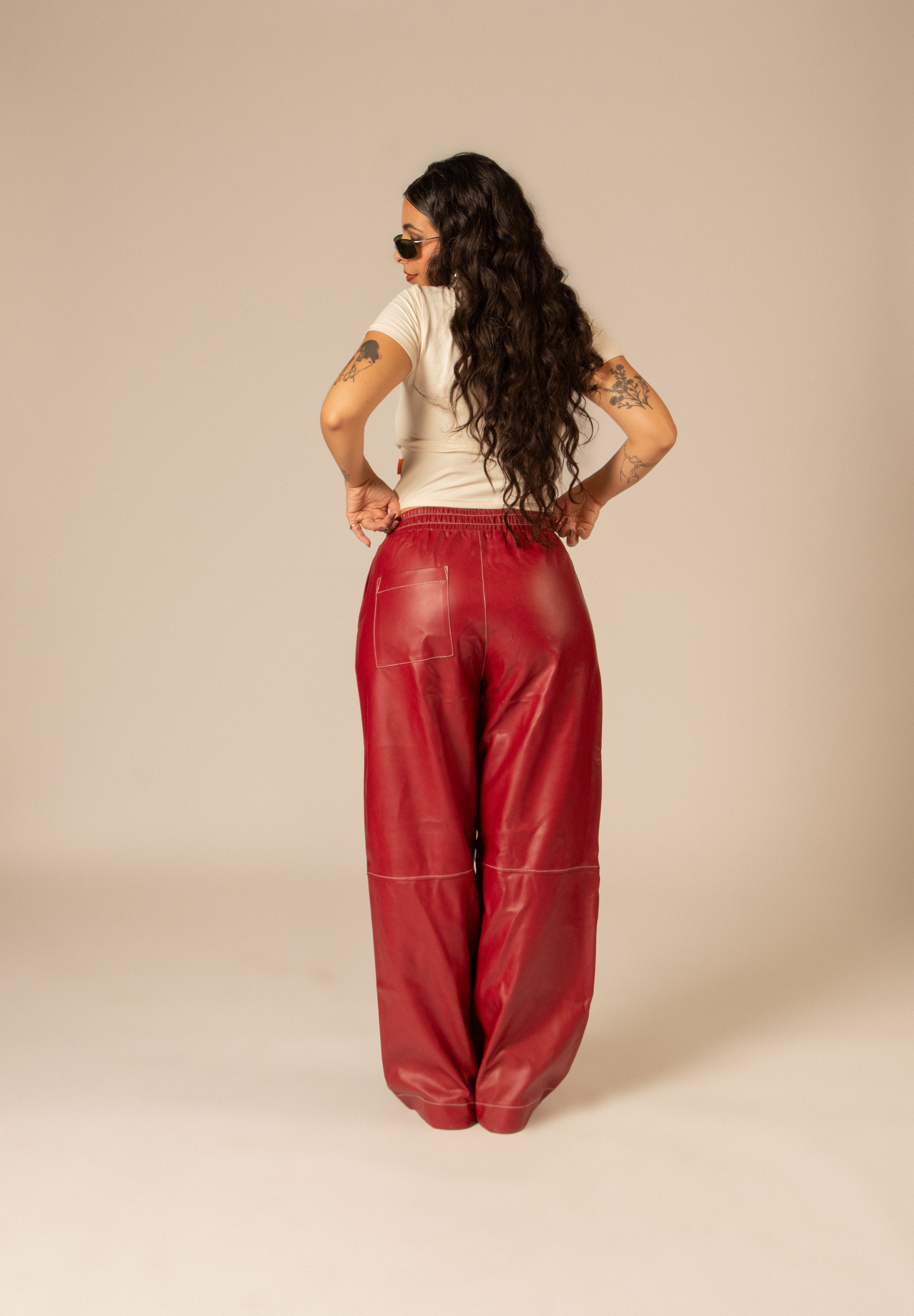 calça de couro falso brava