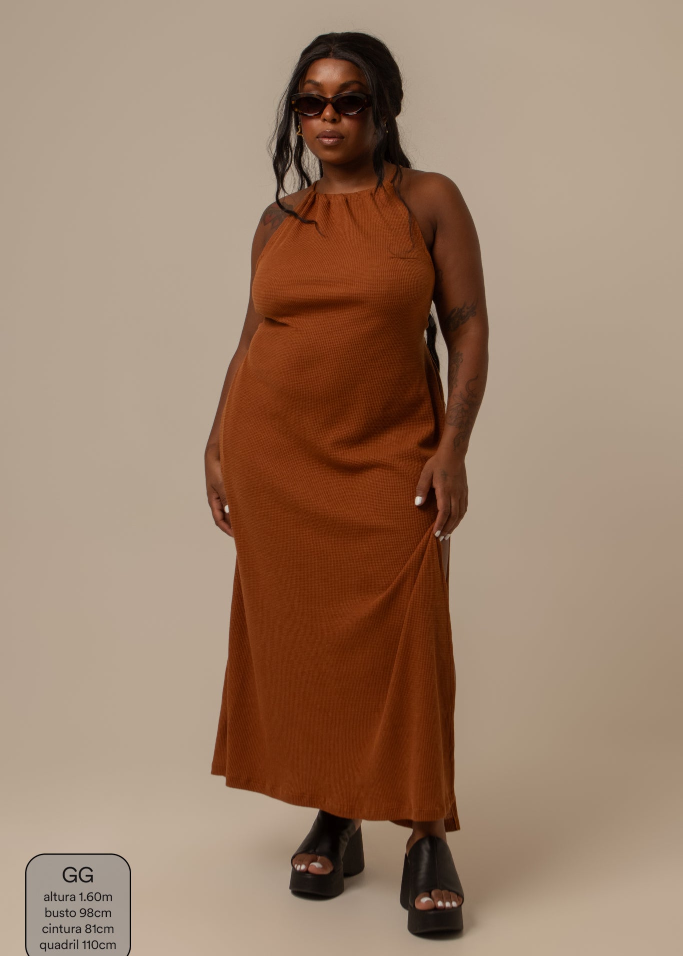 vestido comfy | vestido costas abertas com fenda lateral