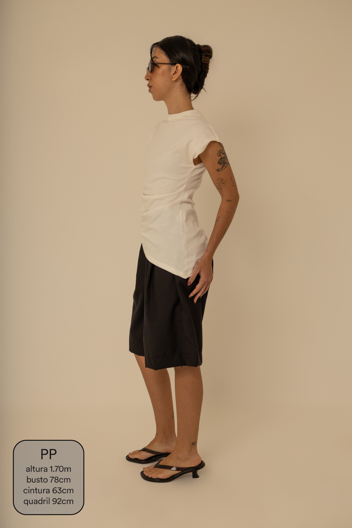 blusa assimétrica manguinha chefa