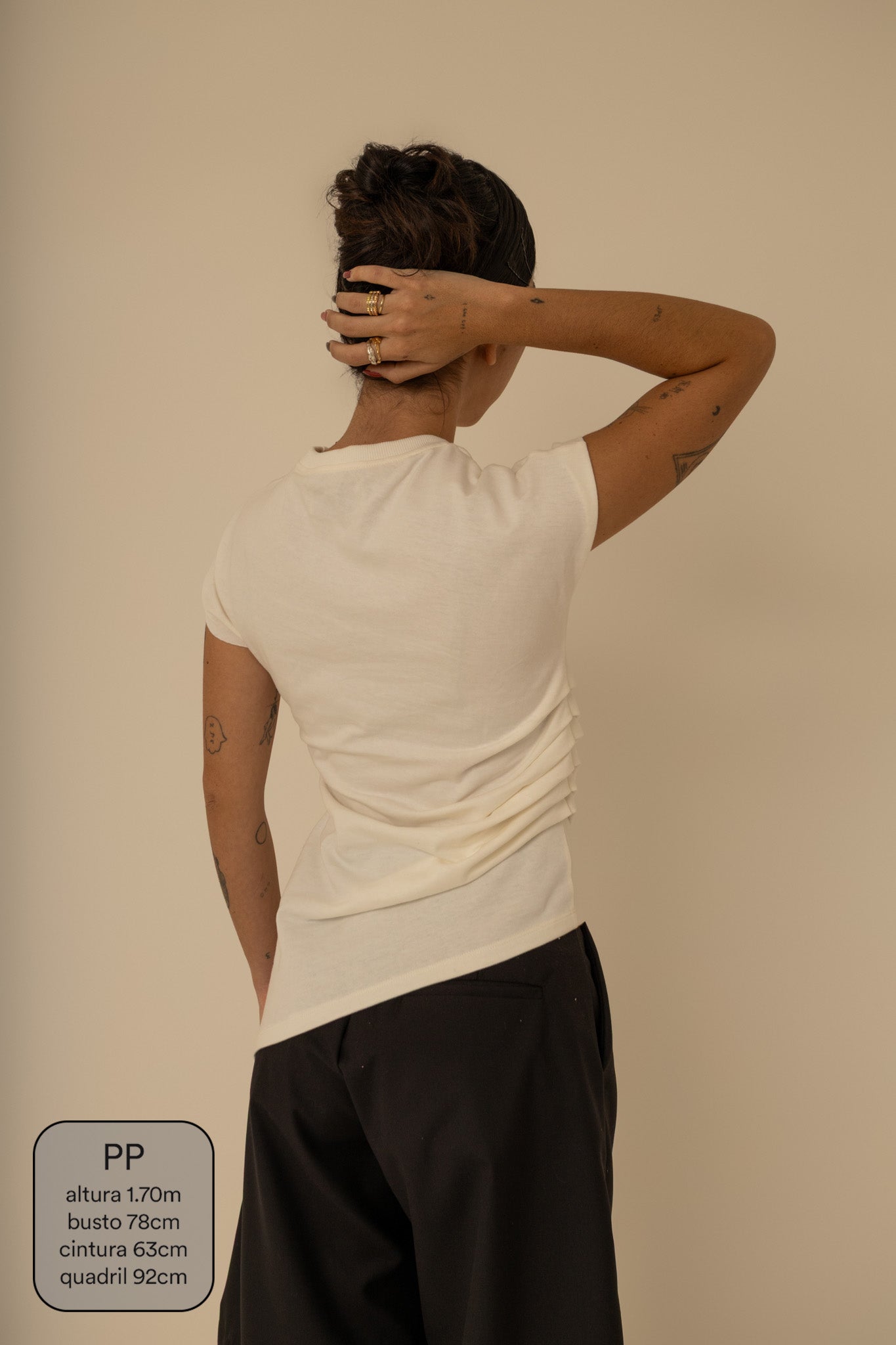 blusa assimétrica manguinha chefa