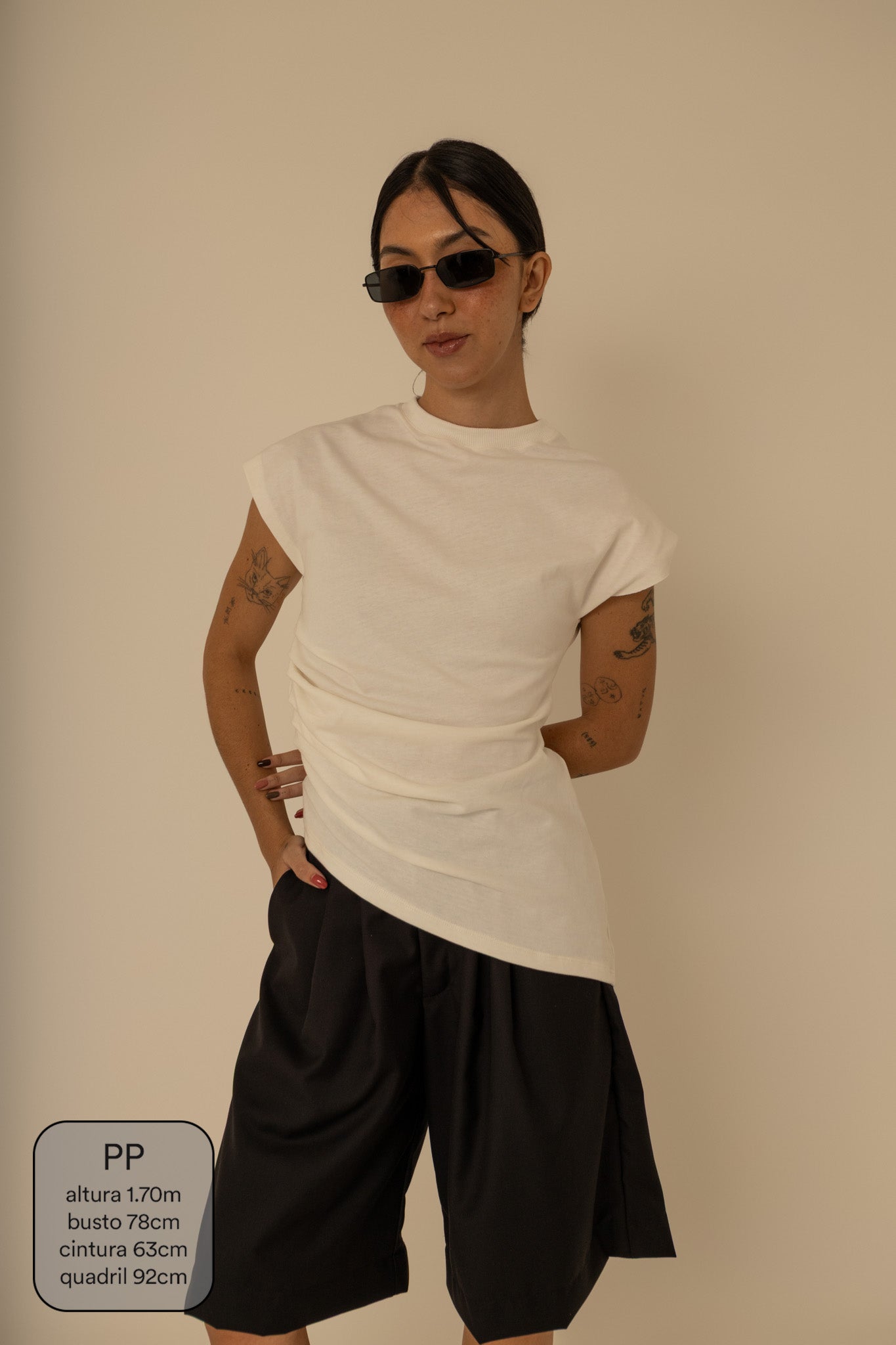 blusa assimétrica manguinha chefa
