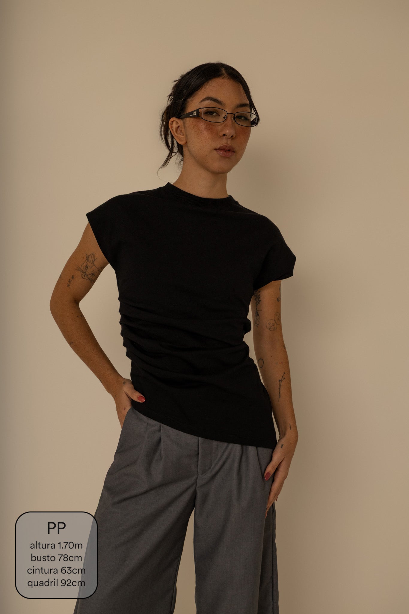 blusa assimétrica manguinha chefa