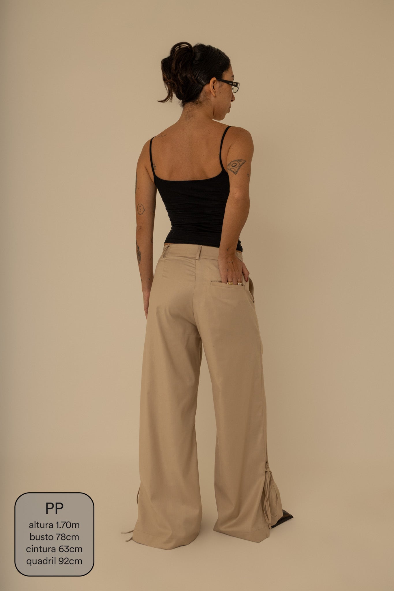 calça laço | calça alfaiataria com amarração na barra