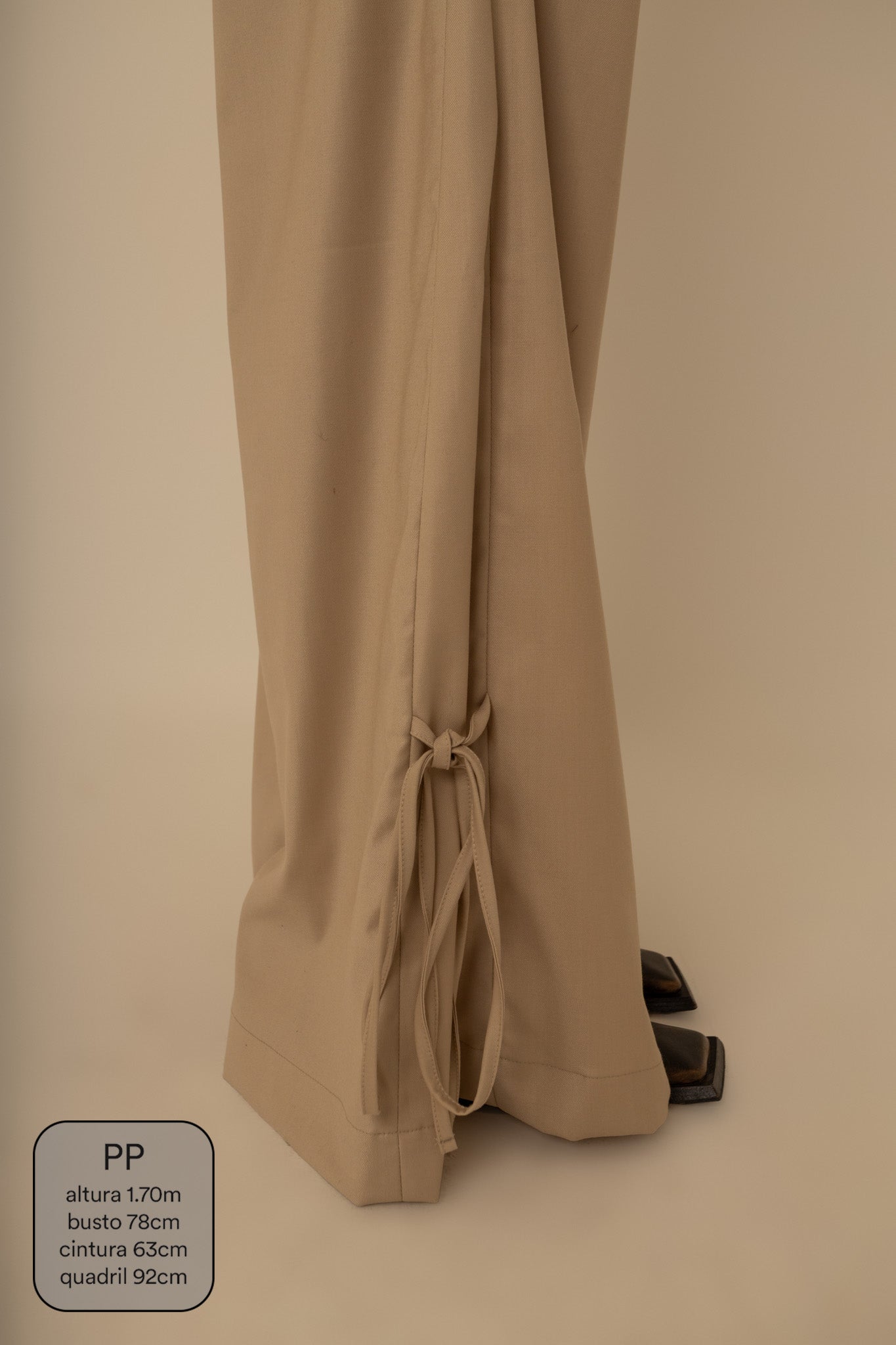 calça laço | calça alfaiataria com amarração na barra