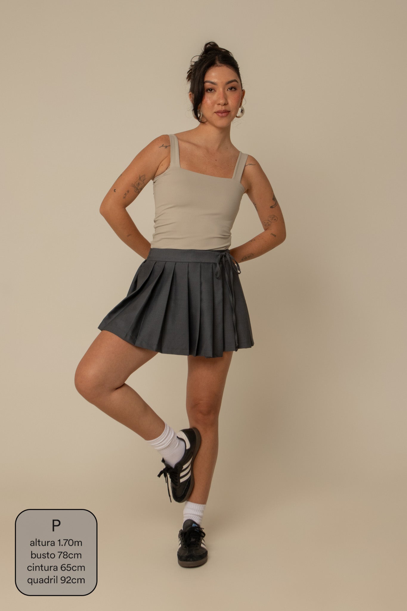 mini saia shorts plissada chefa
