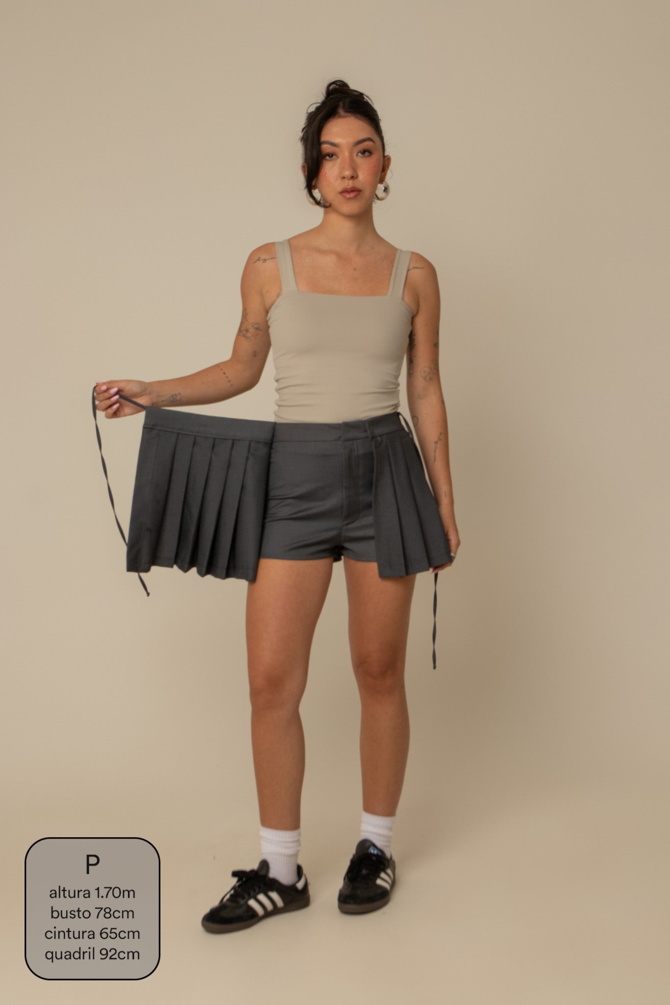 mini saia shorts plissada chefa