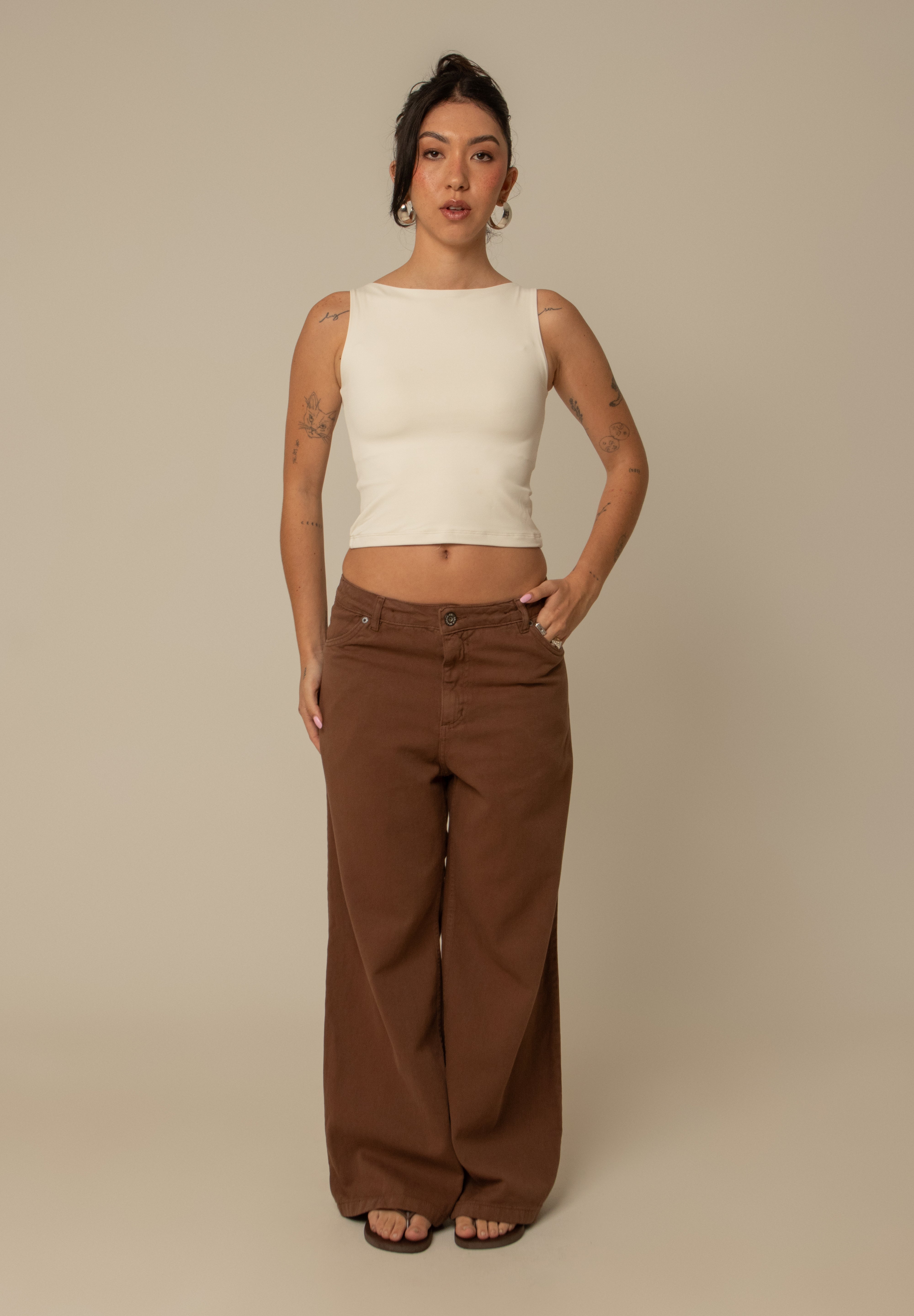 calça jeans ajustável wide mocha