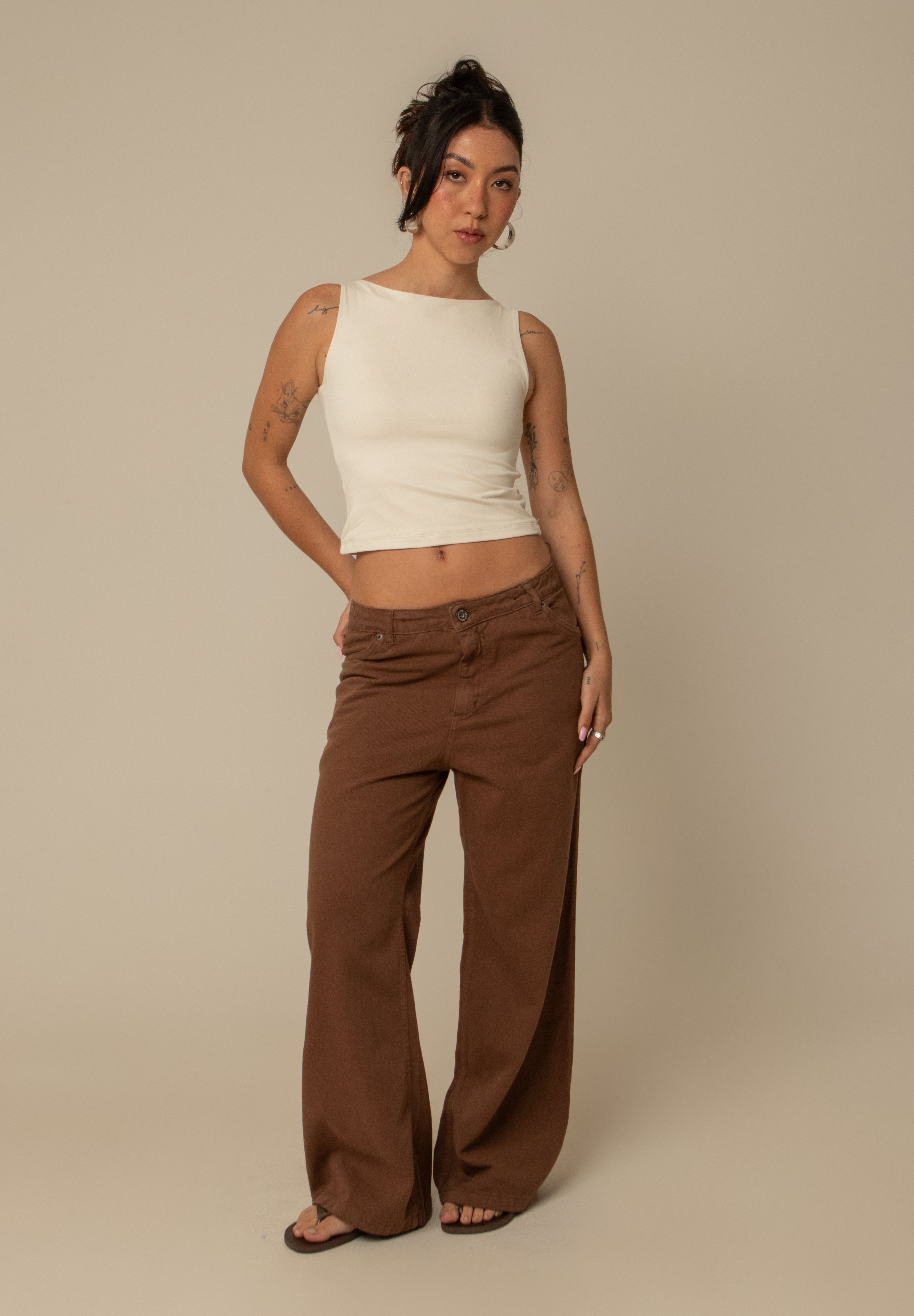 calça jeans ajustável wide mocha