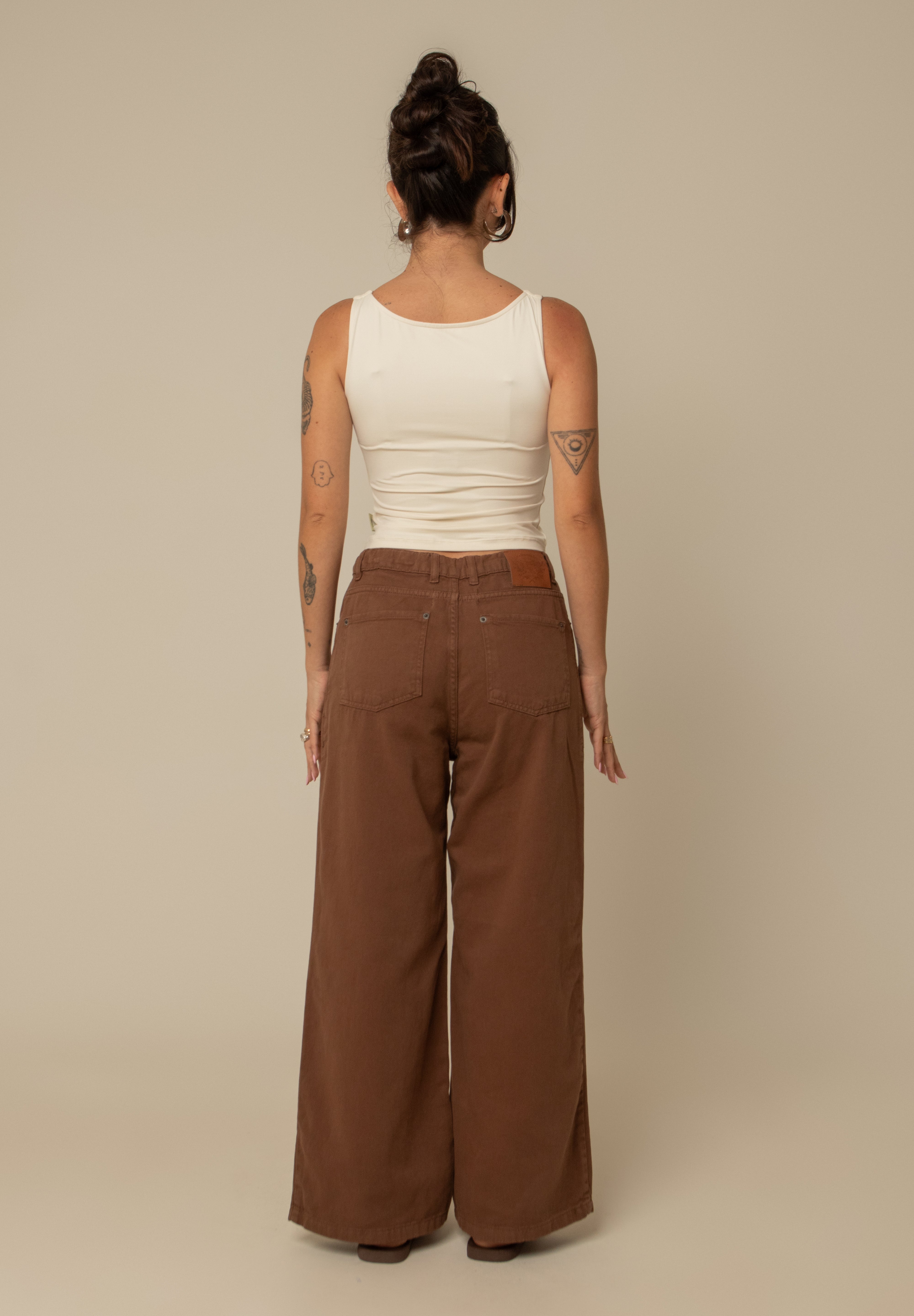 calça jeans ajustável wide mocha