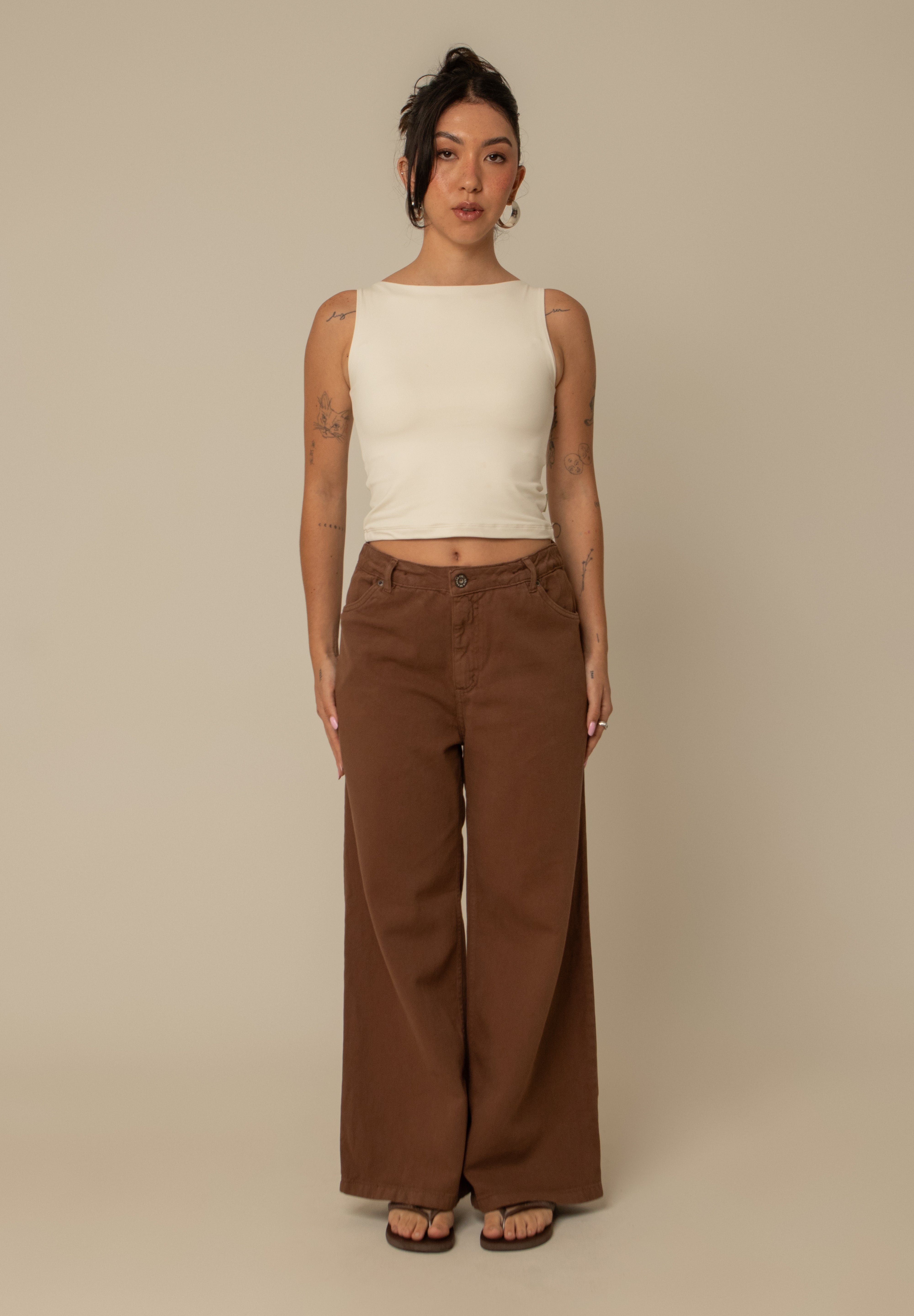 calça jeans ajustável wide mocha