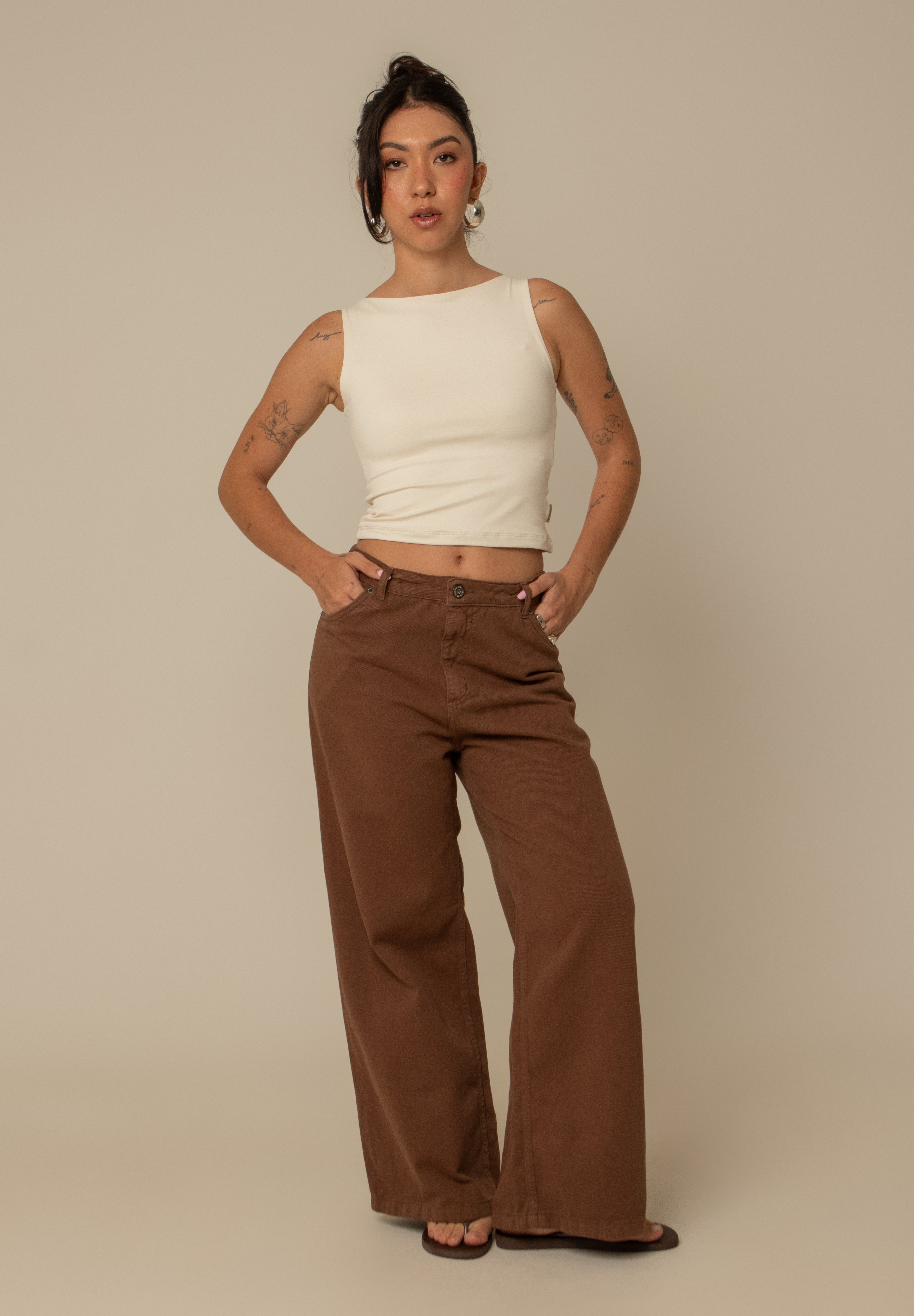 calça jeans ajustável wide mocha