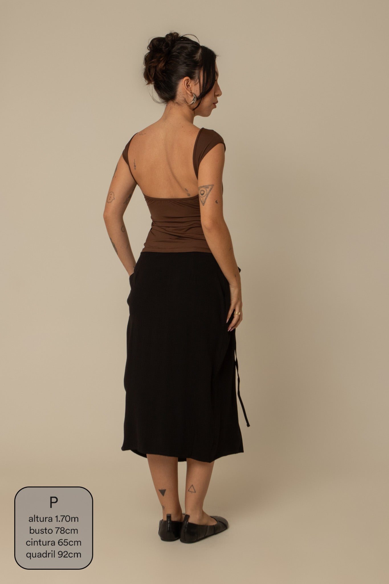 saia midi envelope com bolsos