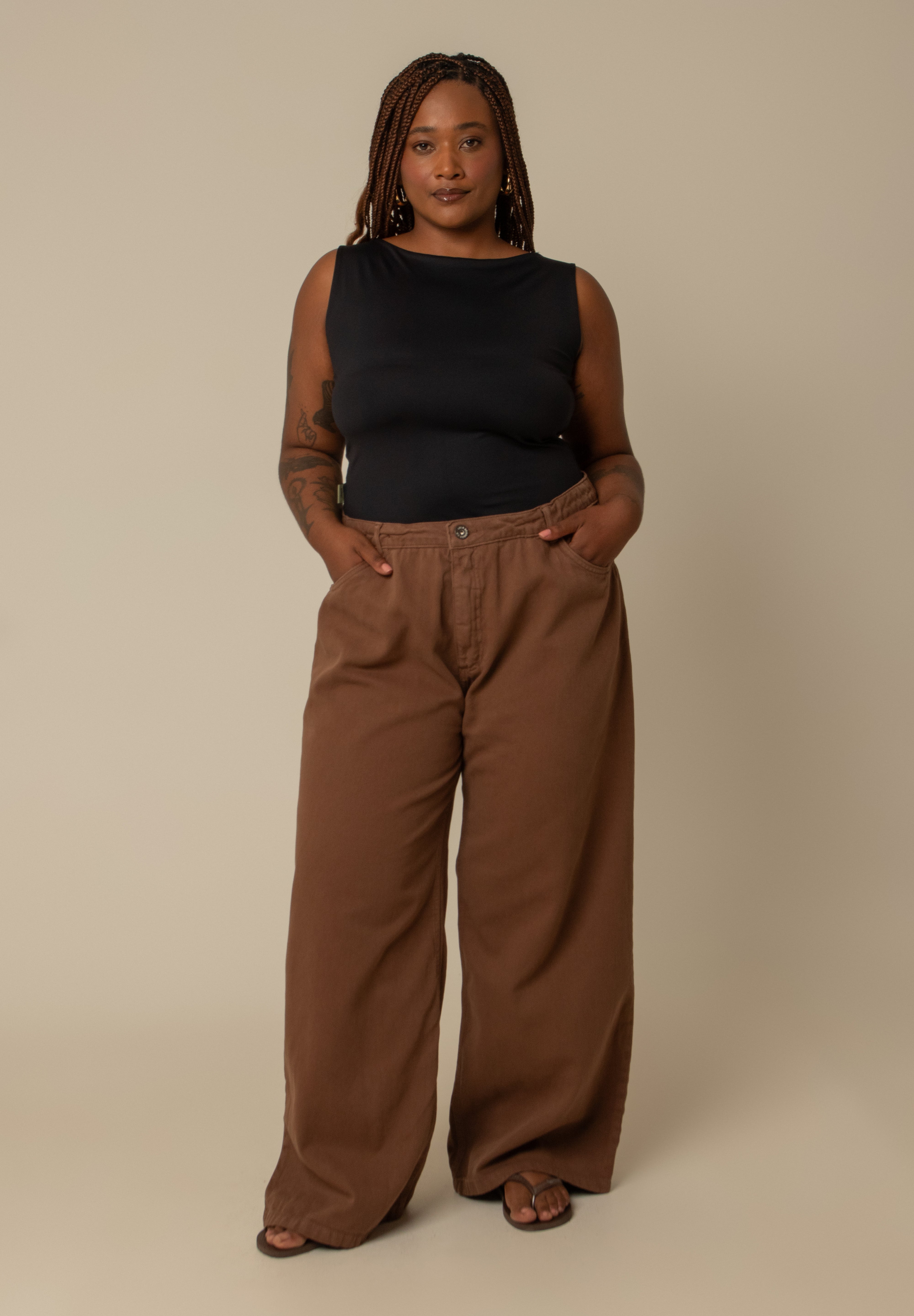 calça jeans ajustável wide mocha