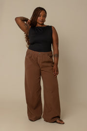 calça jeans ajustável wide mocha