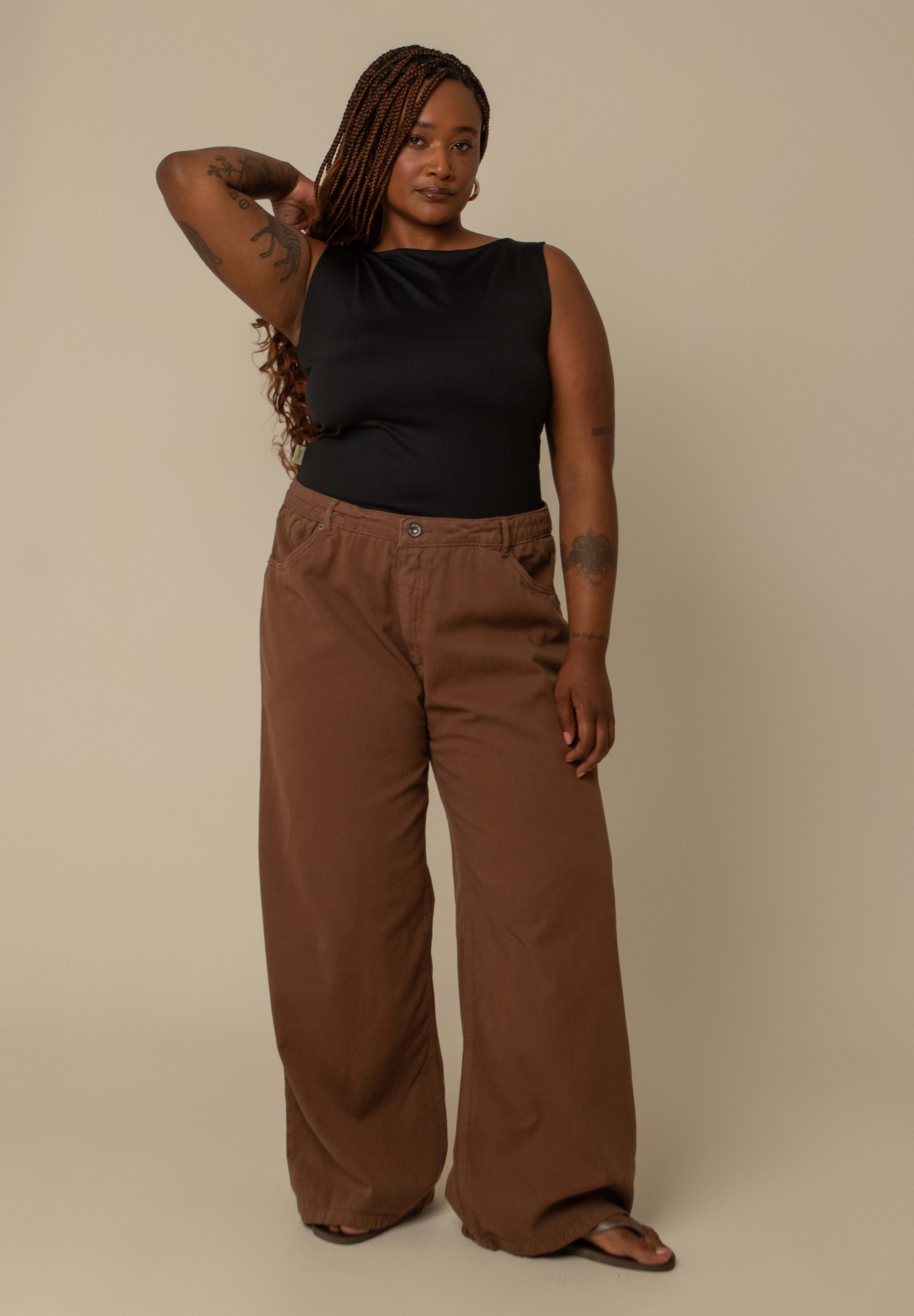 calça jeans ajustável wide mocha