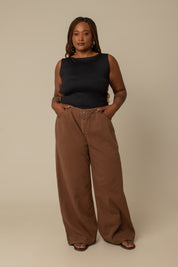 calça jeans ajustável wide mocha