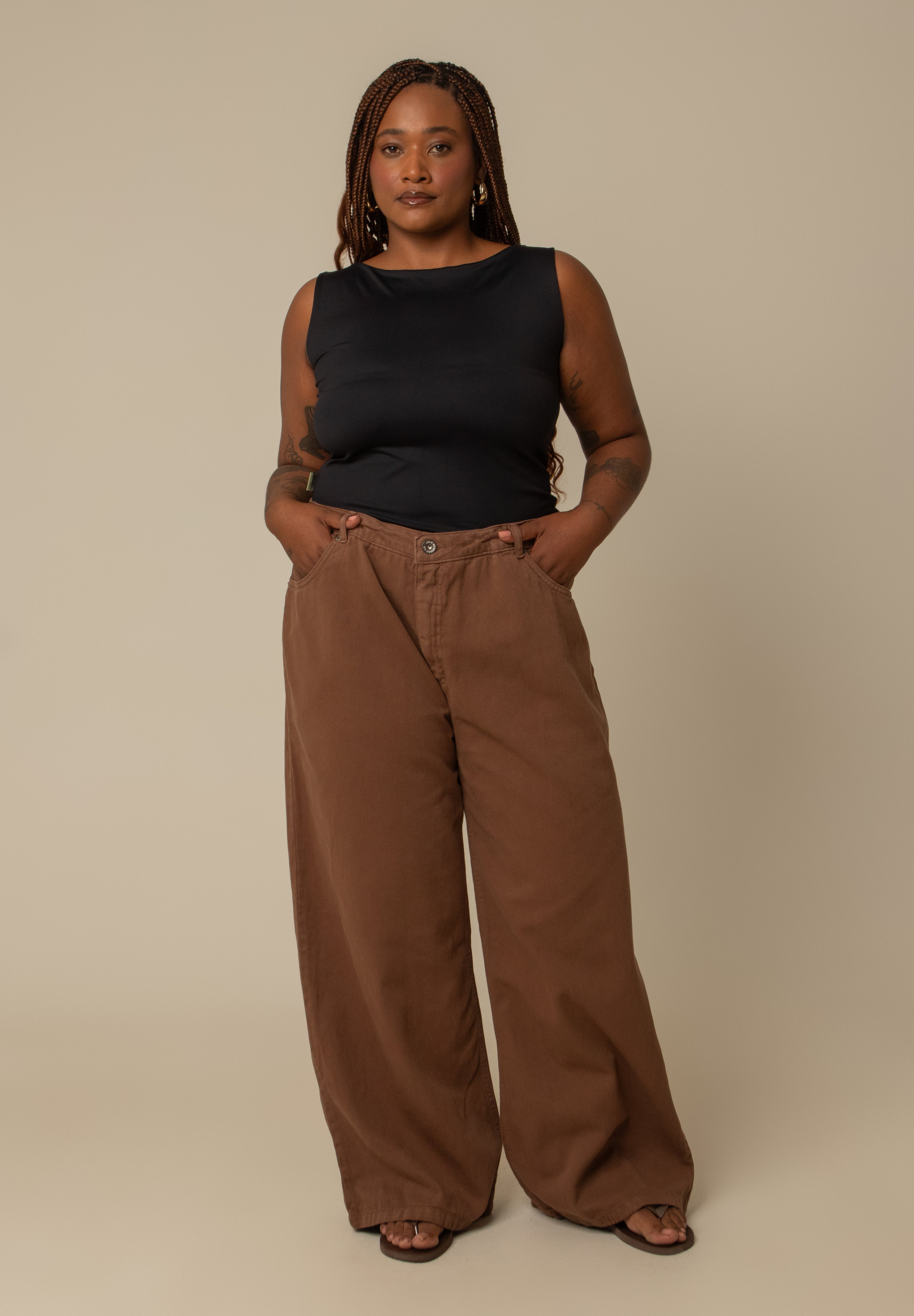 calça jeans ajustável wide mocha