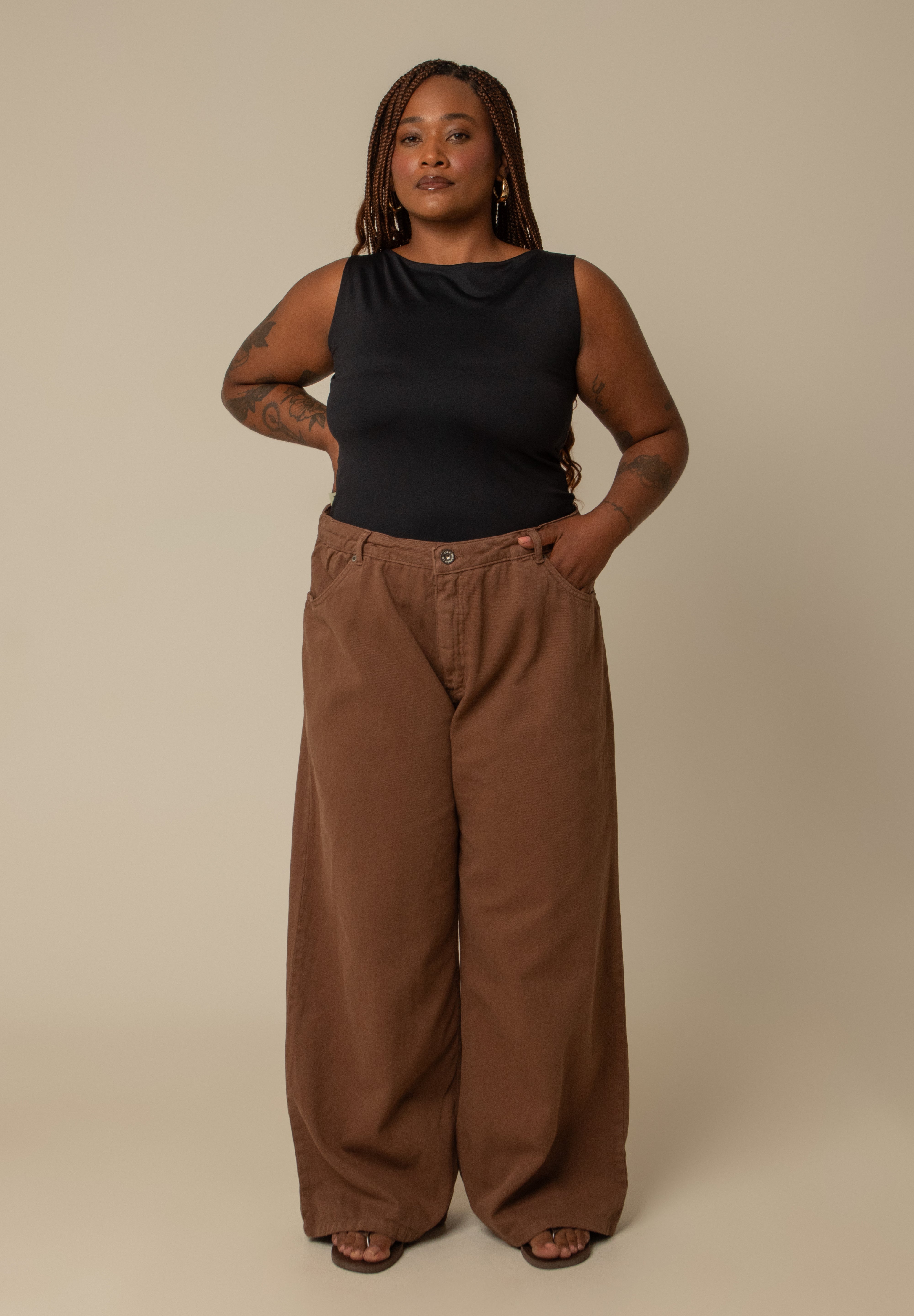 calça jeans ajustável wide mocha