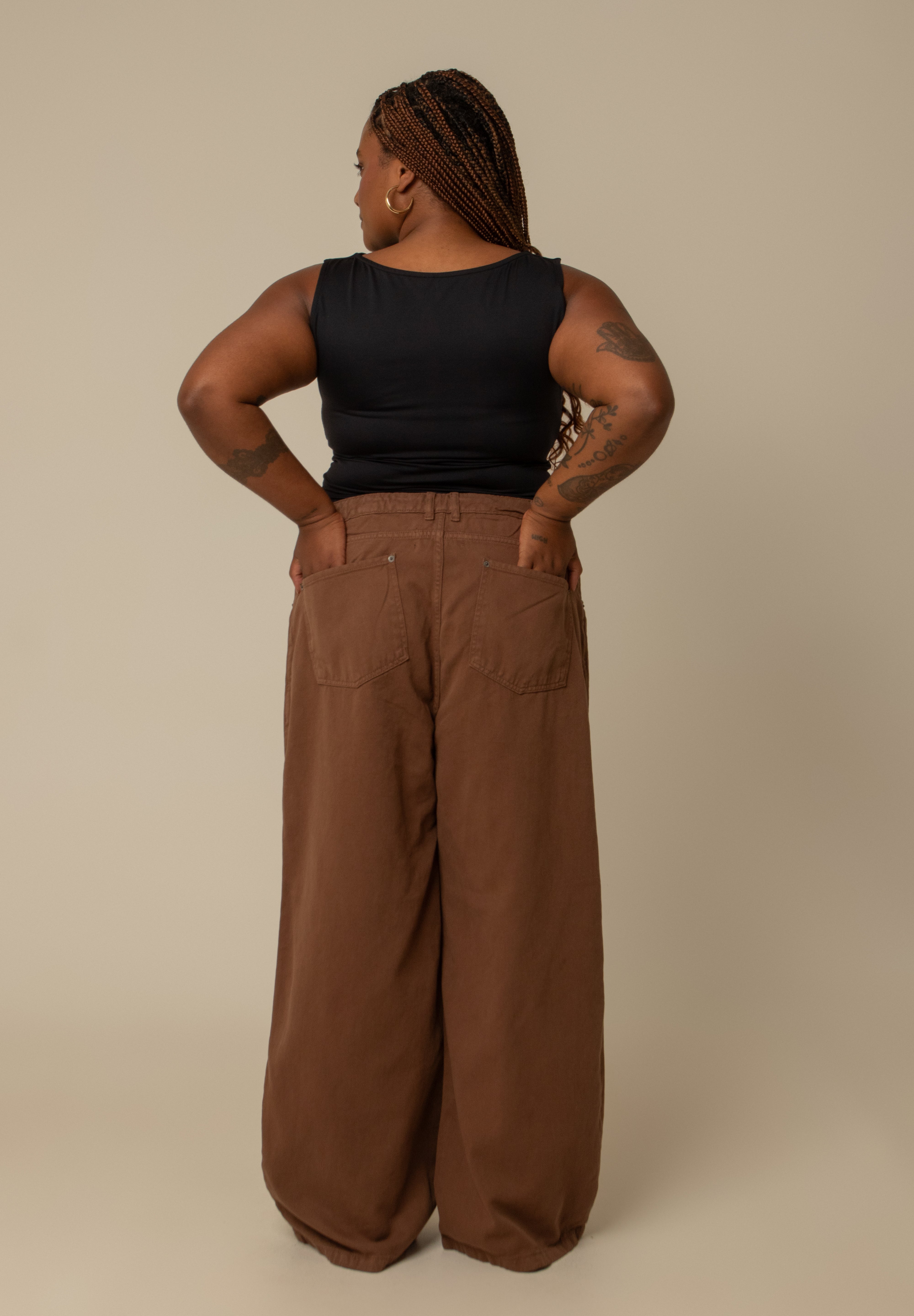 calça jeans ajustável wide mocha