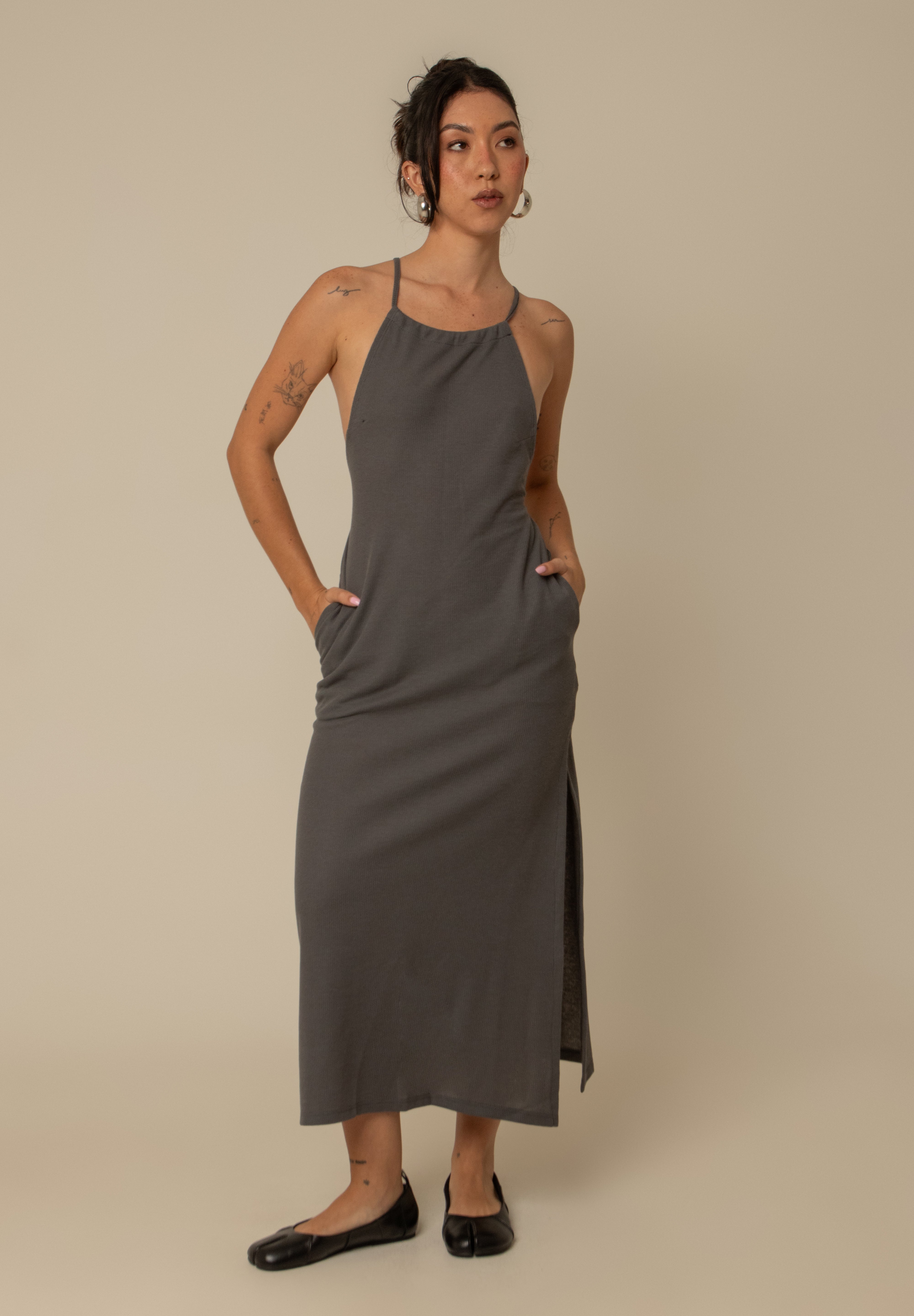 vestido comfy | vestido costas abertas com fenda lateral