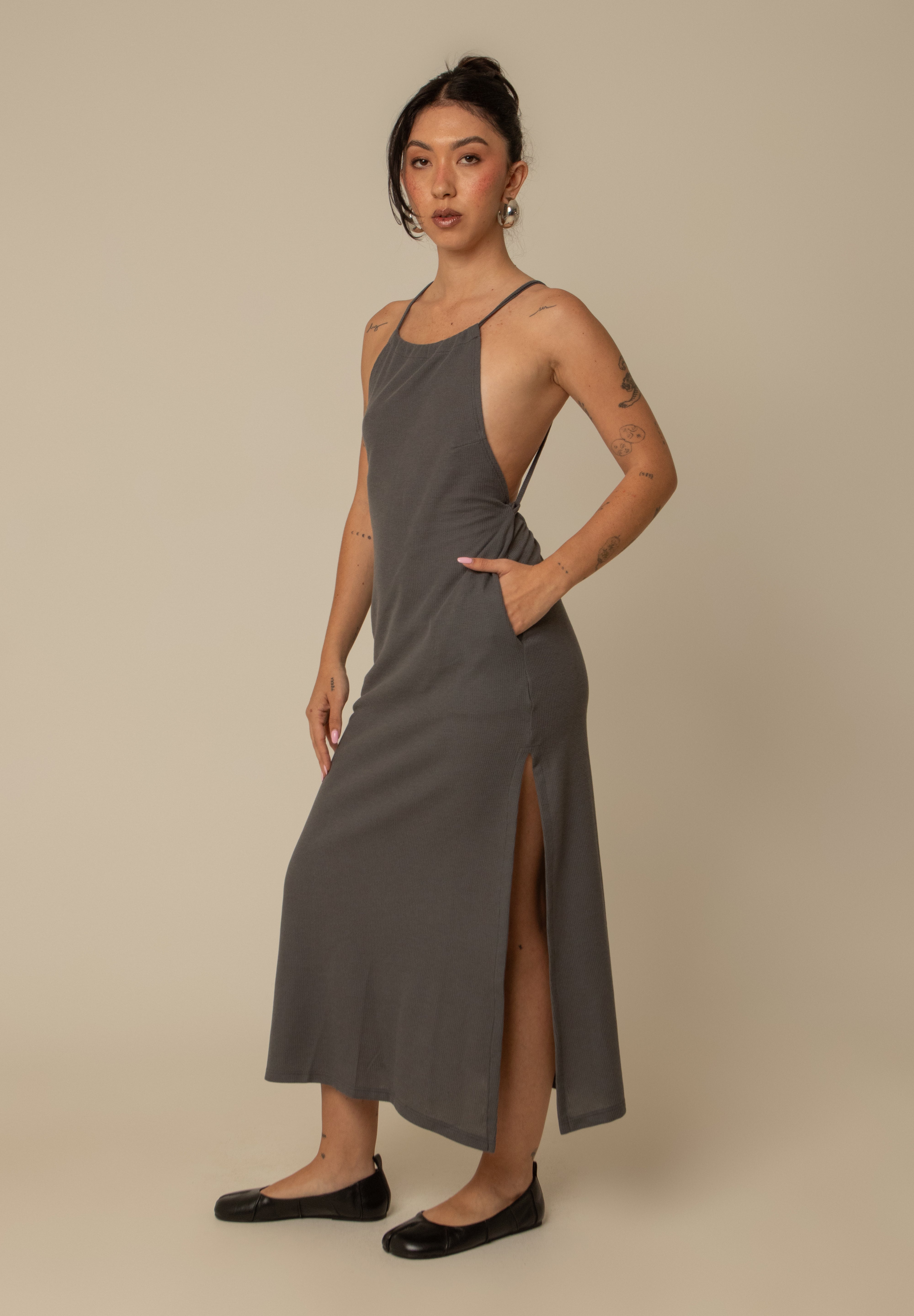 vestido comfy | vestido costas abertas com fenda lateral