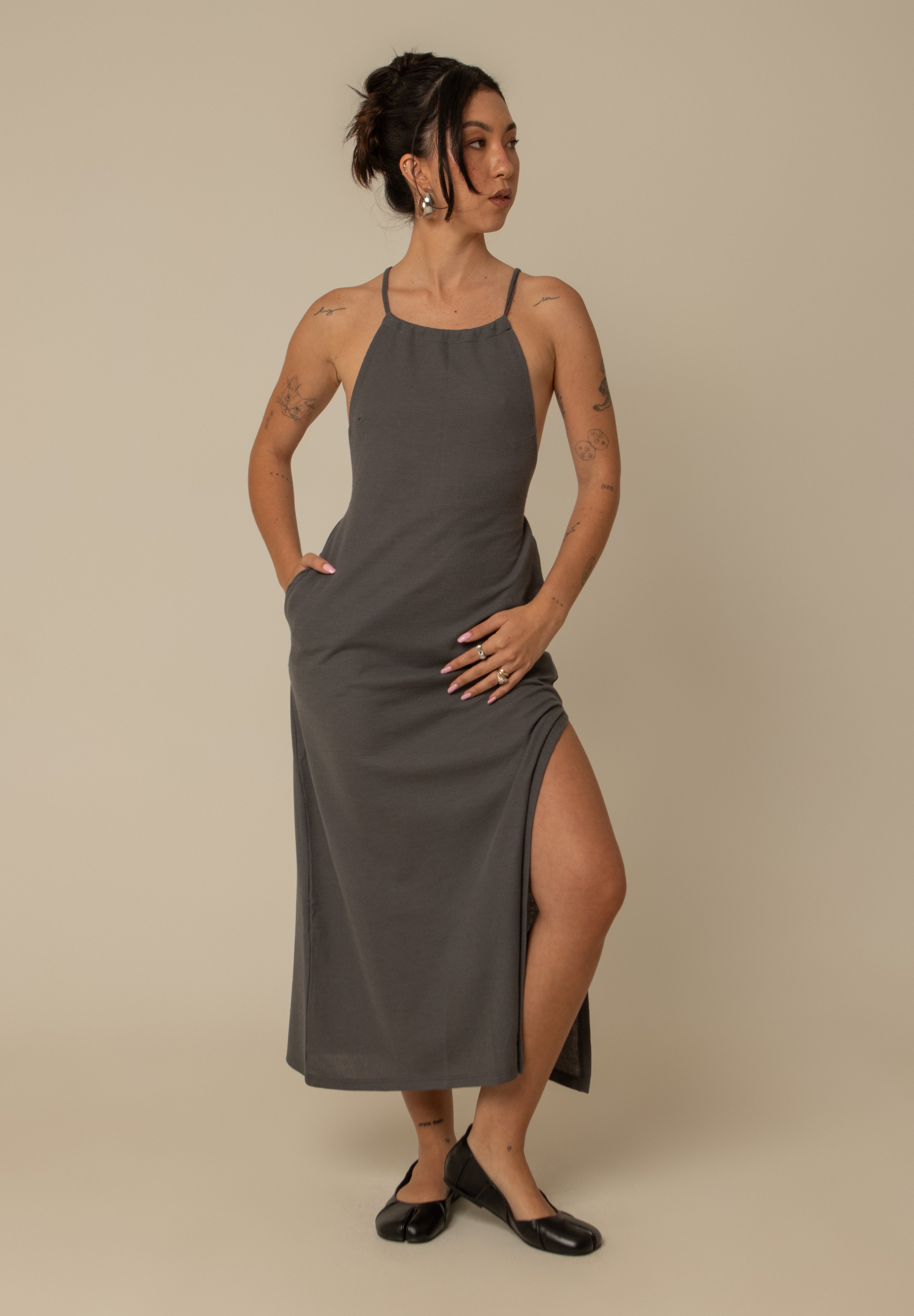 vestido comfy | vestido costas abertas com fenda lateral