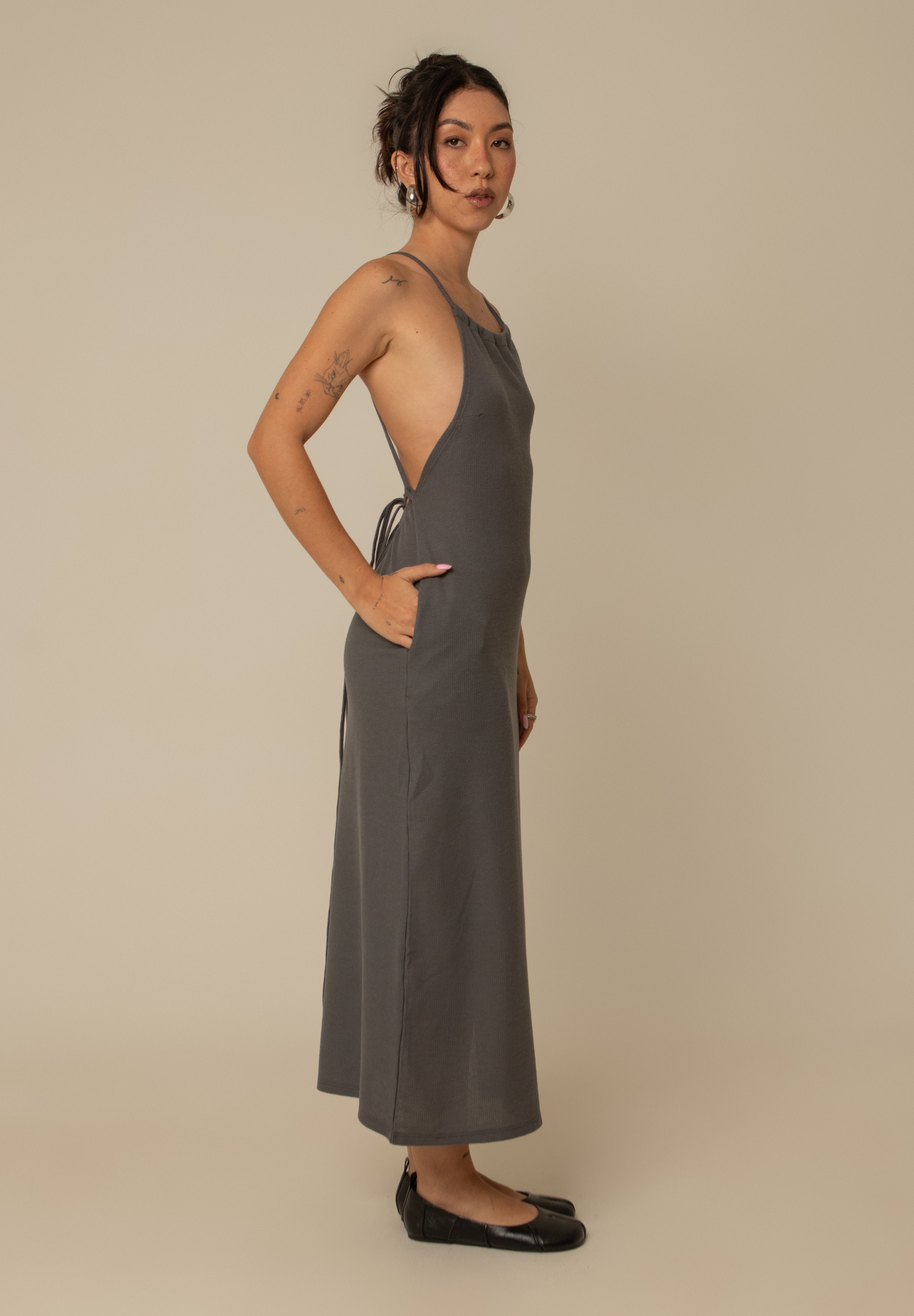 vestido comfy | vestido costas abertas com fenda lateral