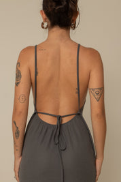 vestido comfy | vestido costas abertas com fenda lateral