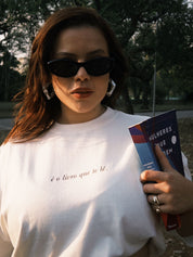 camisetão o livro que te lê collab manu xavier