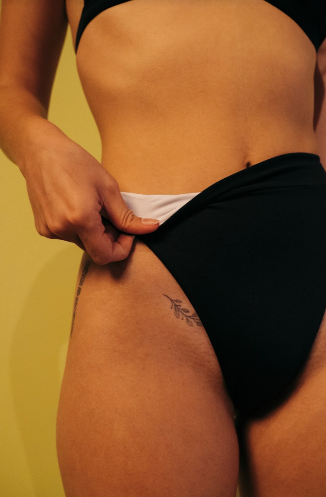 calcinha deusa dupla face preto e branco