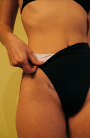 calcinha deusa dupla face preto e branco