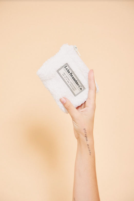 carteira abraço offwhite
