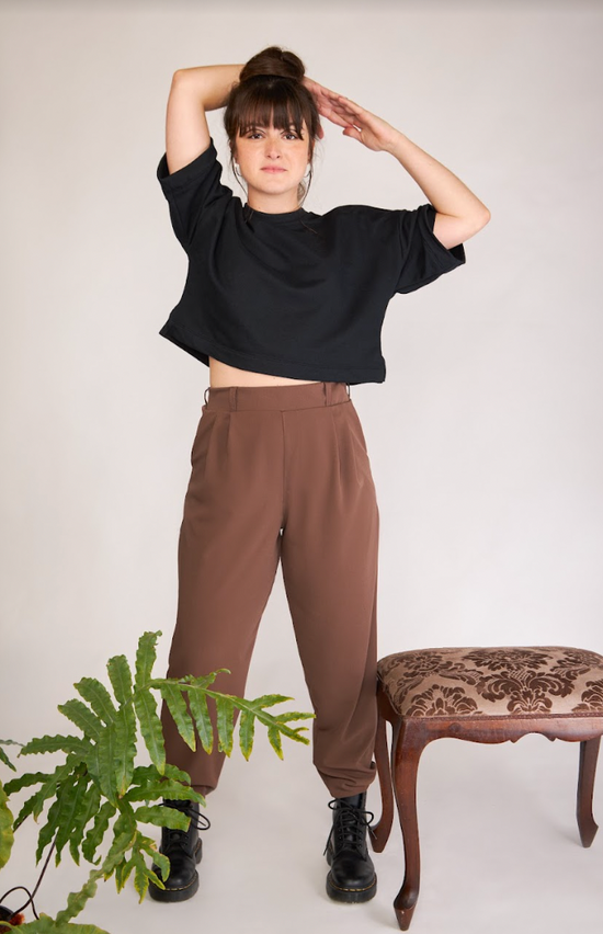 calça alfaiataria elos marrom